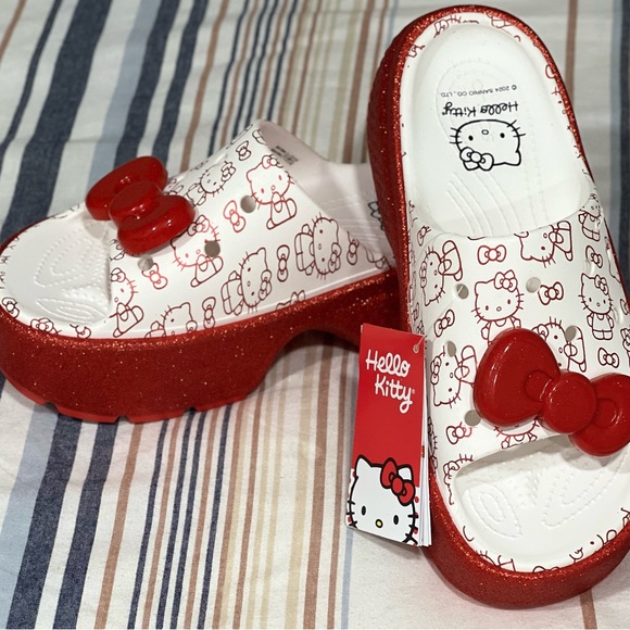Hello Kitty Stomp Slide Clog 50th Anniversary Crocs NWT size 8 - Picture 4 of 9